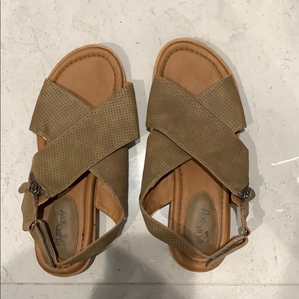 Sandals. Doesn’t say size on shoe but I’m an 8 1/2